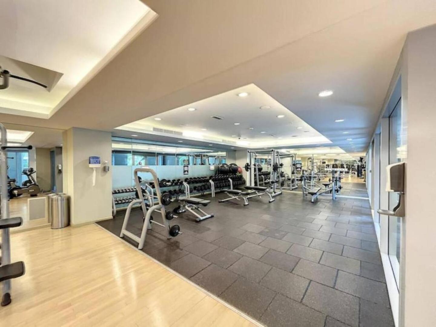 Prime Downtown 2br Retreat Dubai